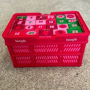 LIMITED EDITION BENEFIT CHRISTMAS ADVENT CALENDAR BOX